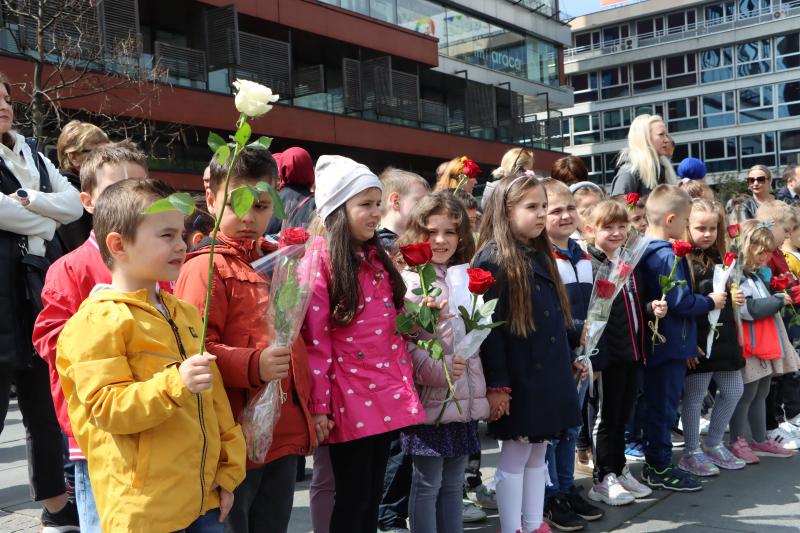 Obilježen 5 maj Dan sjećanja na ubijenu djecu Sarajeva Predstava sa